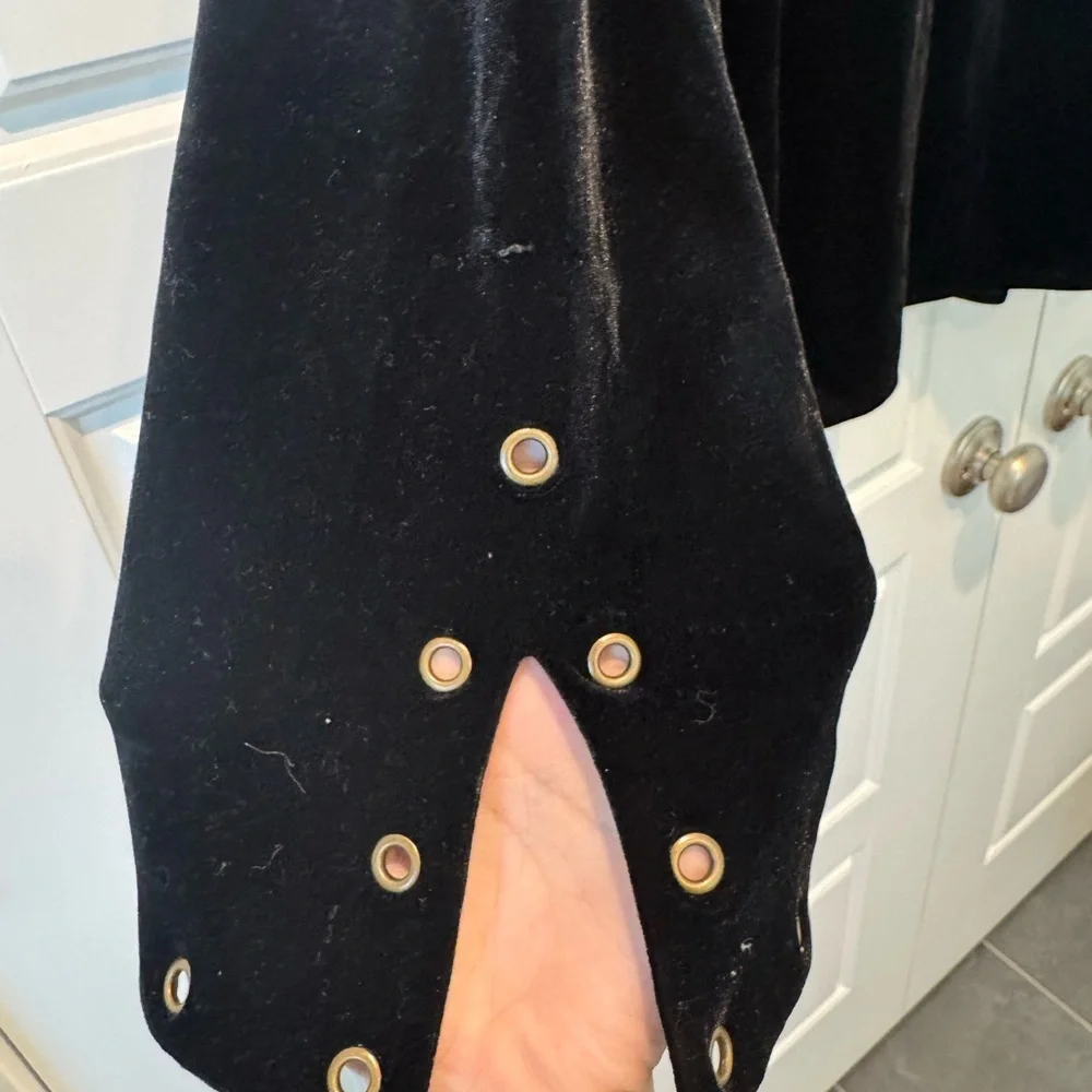 Tribal Jeans Black Velvet Grommet Bell Sleeve Witchy Blouse Womens Size X-Large
